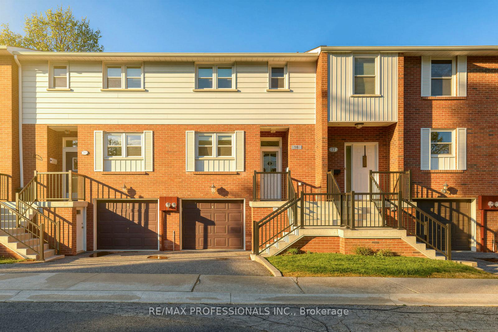 17 Centennial Park Road 18, Toronto W08, ON M9C 4W8