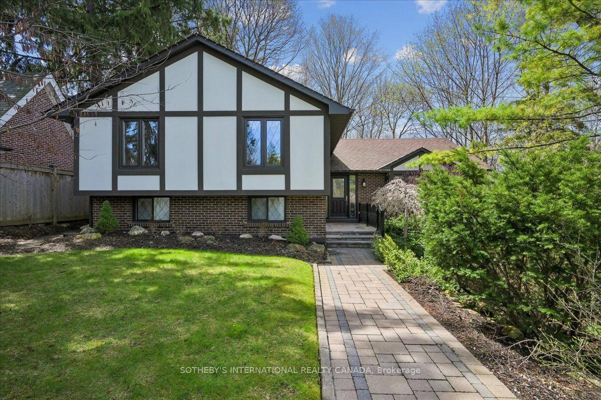 4 Walford Road, Toronto W08, ON M8X 2P1