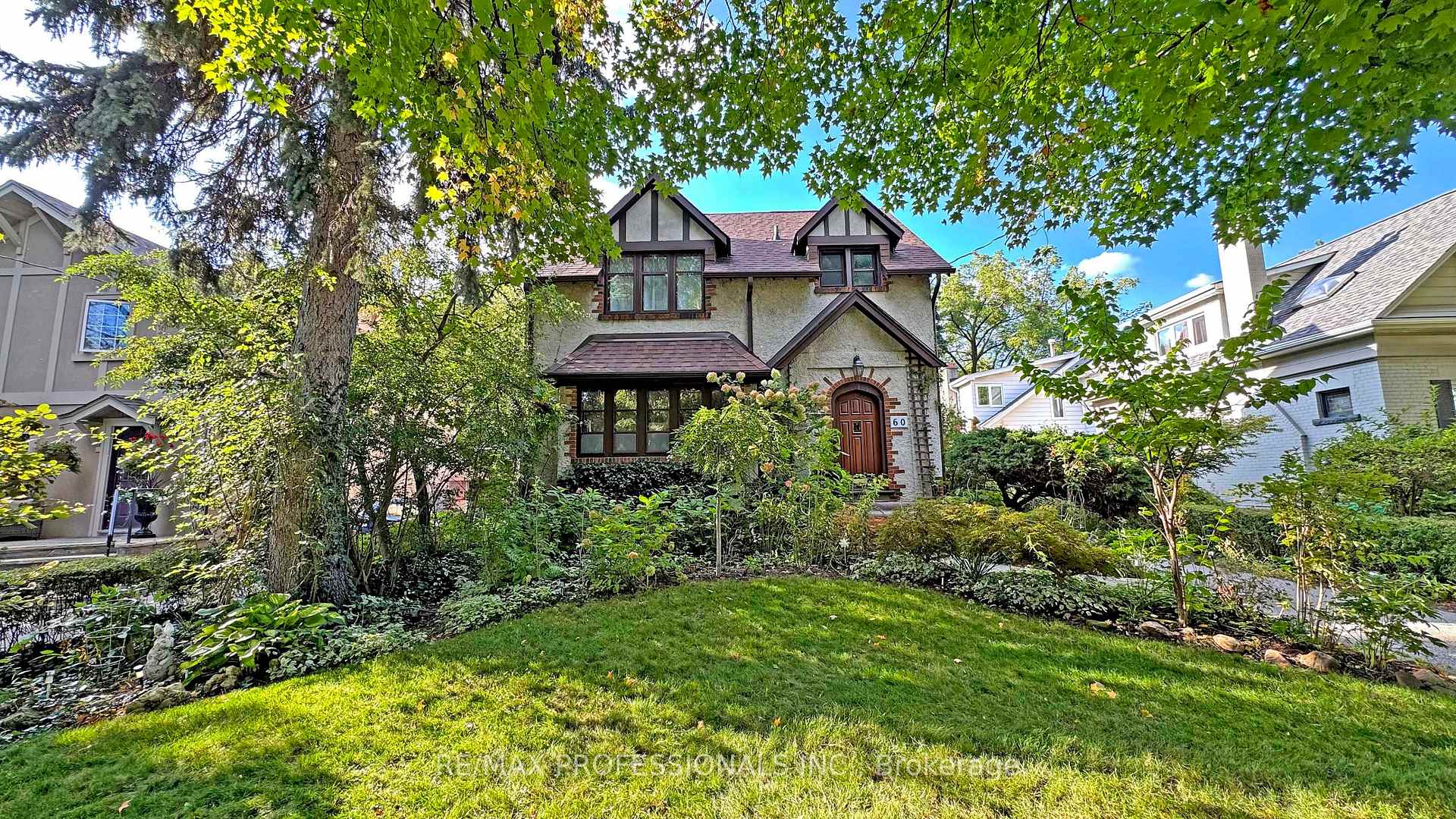 60 Burnhamthorpe Crescent, Toronto W08, ON M9A 1G7