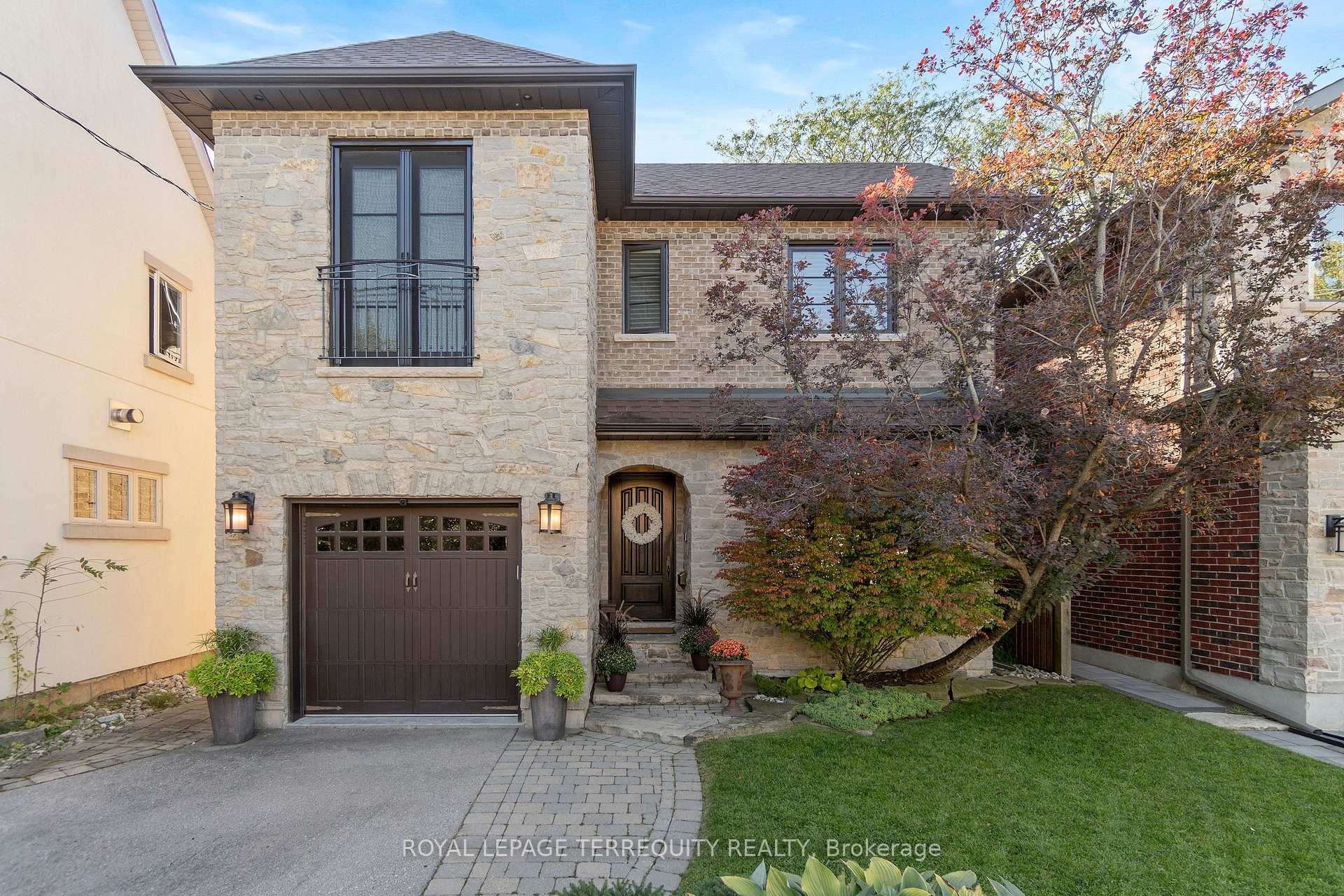 12 Elliott Avenue, Toronto W08, ON M8X 2P8