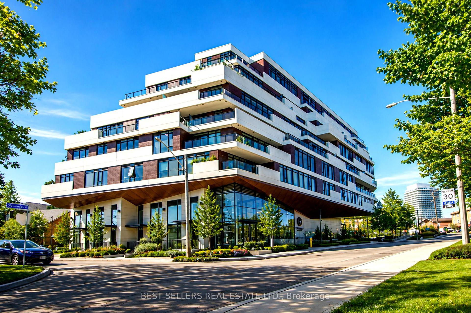 160 Kingsway Crescent 611, Toronto W08, ON M8X 2S4