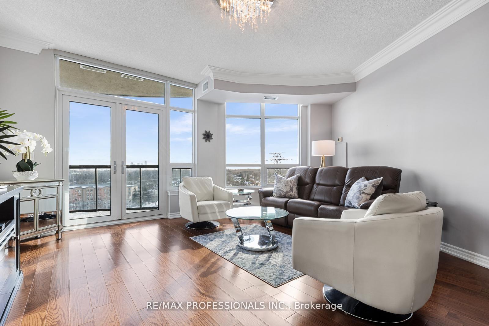 1135 Royal York Road 903, Toronto W08, ON M9A 0C3