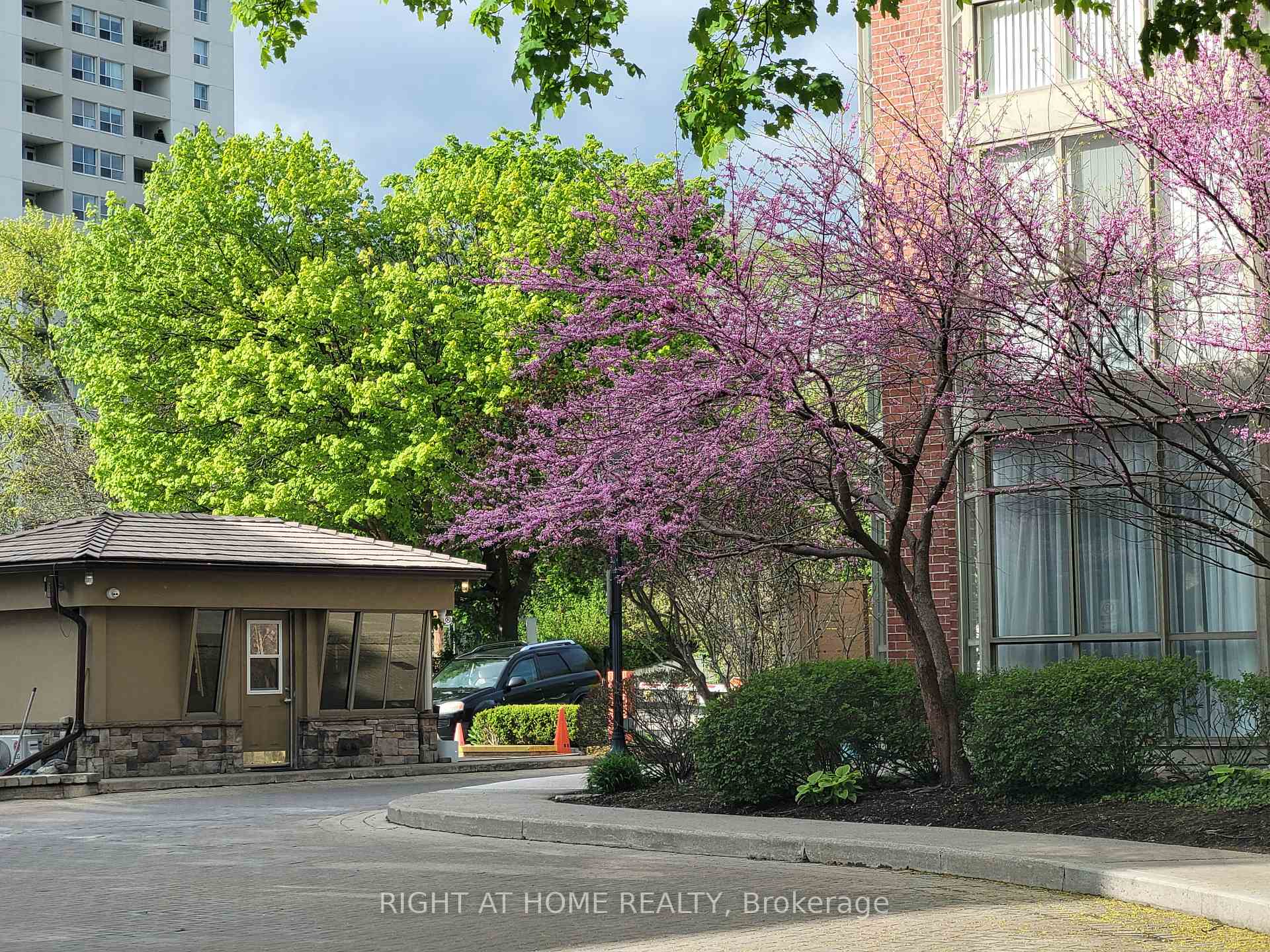 22 Southport Street 332, Toronto W01, ON M6S 4Y9