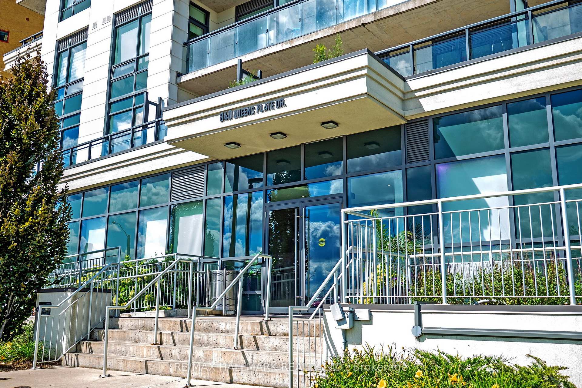 840 Queens Plate Drive 1207, Toronto W10, ON M9W 0E7