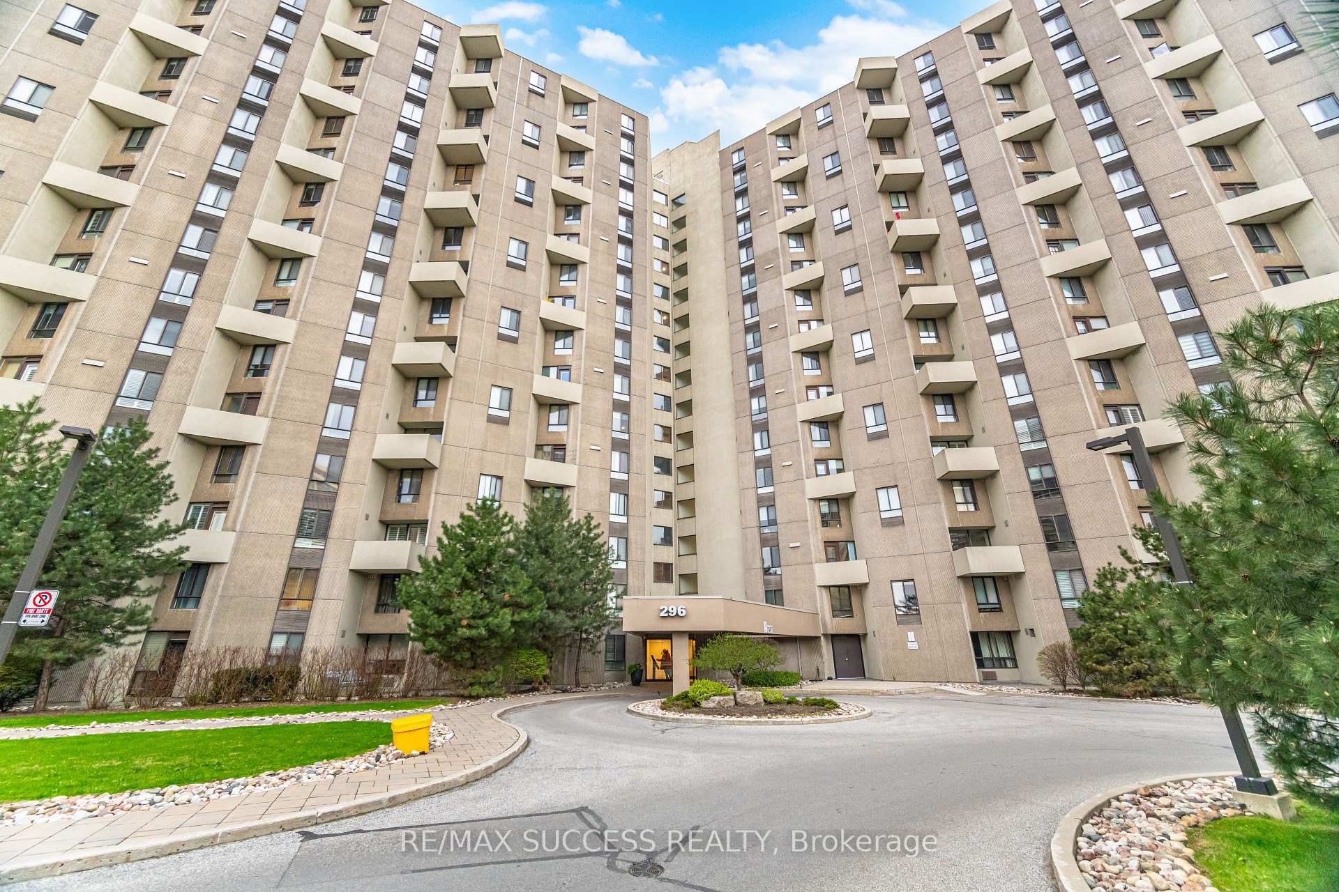 296 Mill Road F8, Toronto W08, ON M9C 4X8