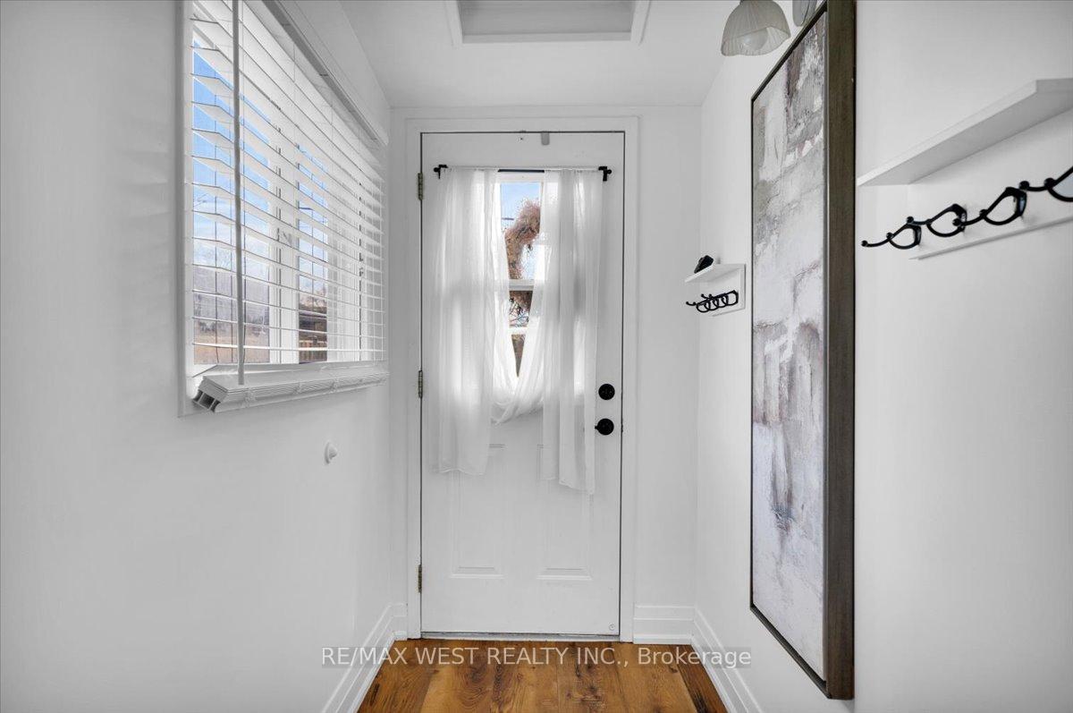 259 Sixth Street, Toronto W06, ON M8V 3A8