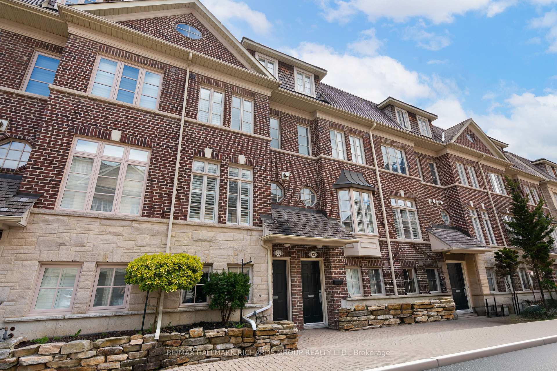 35 Furrow Lane, Toronto W08, ON M8Z 0A2