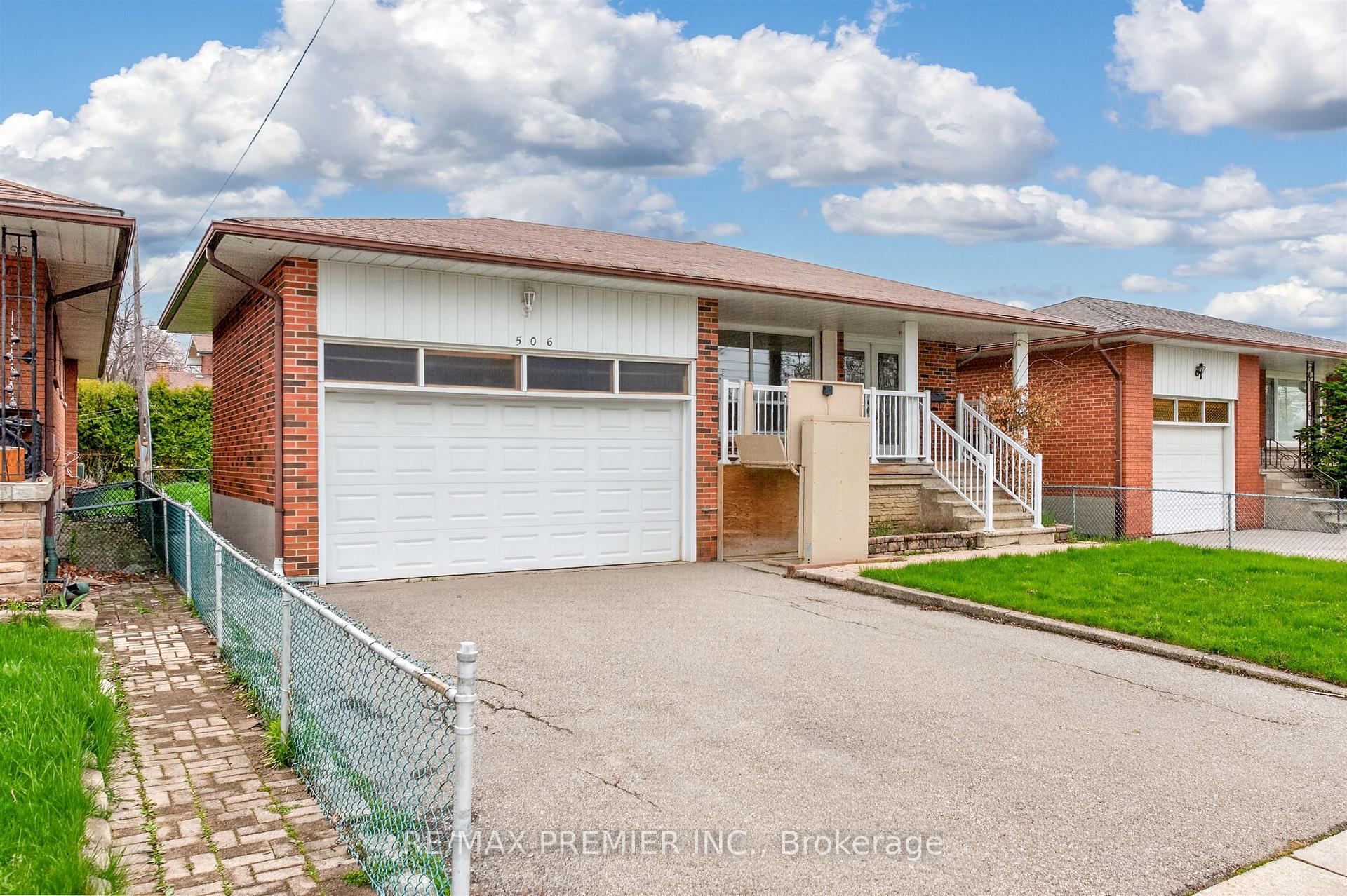 506 Rathburn Road, Toronto W08, ON M9C 3S8