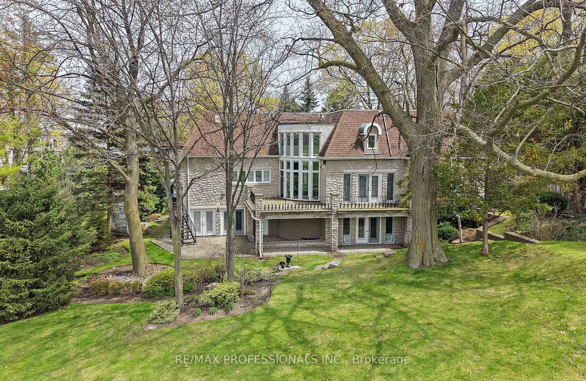 6A Edenbrook Hill, Toronto W08, ON M9A 3Z6