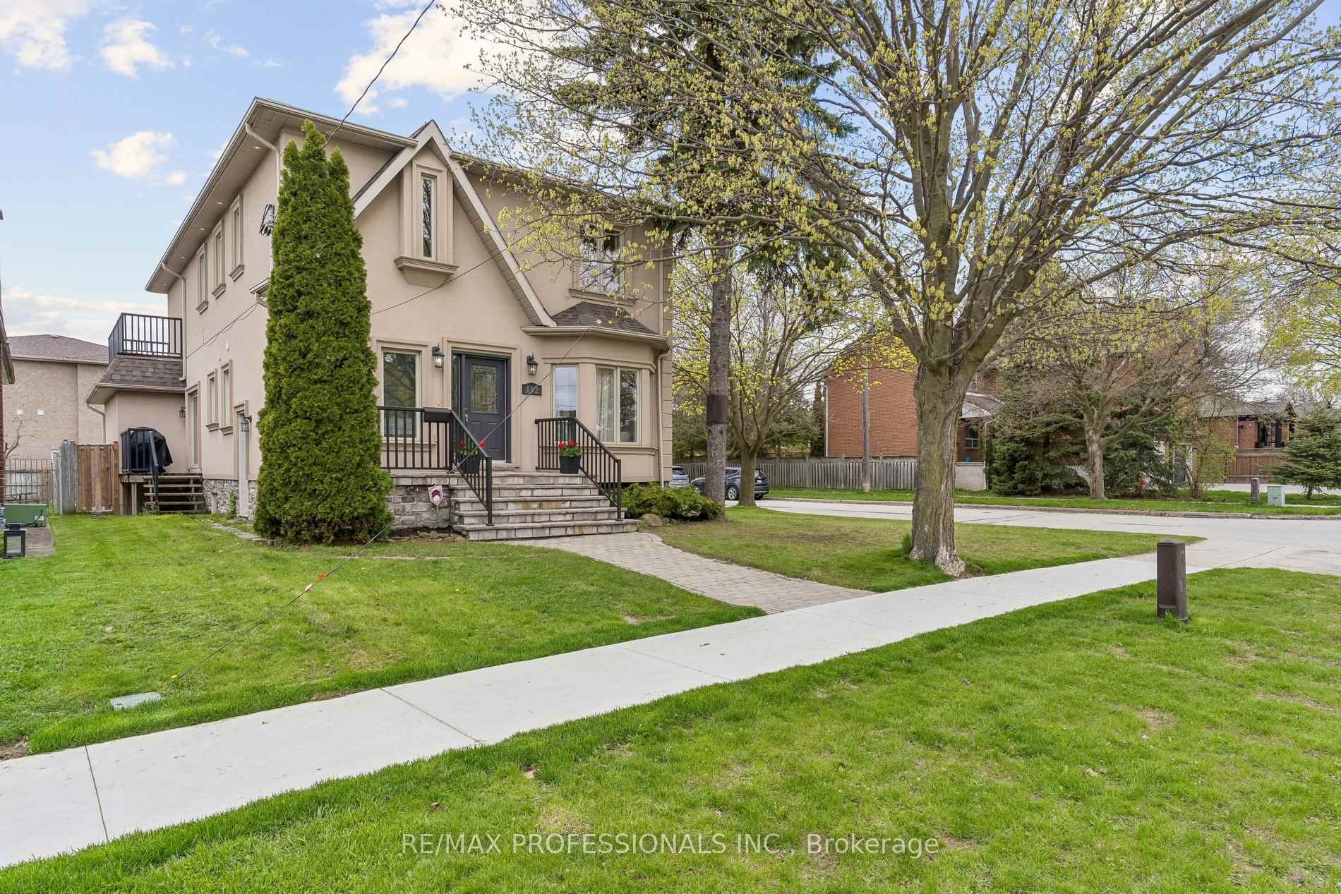 102 North Carson Street, Toronto W06, ON M8W 4V5