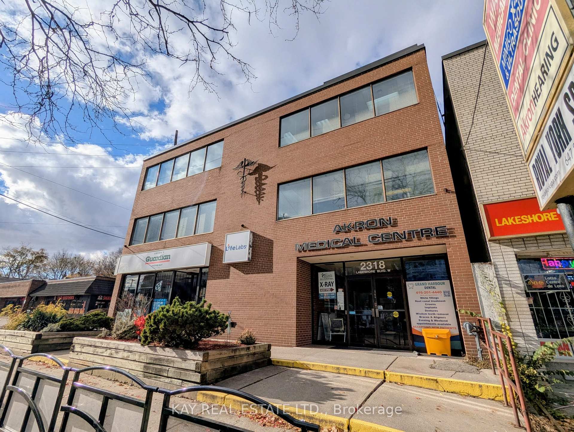 2318 Lake Shore Boulevard W, Toronto W06, ON M8V 1B5