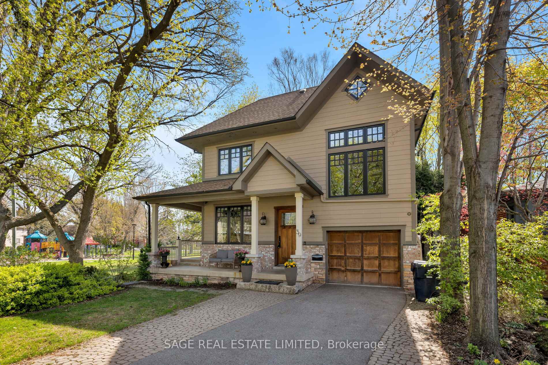 39 Loyalist Road, Toronto W08, ON M9A 3P2