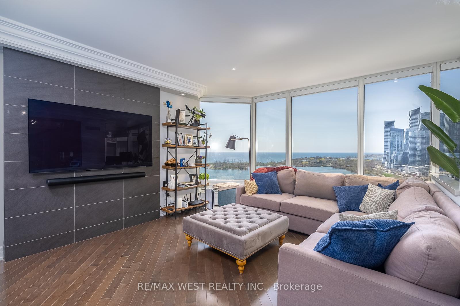 1 Palace Pier Court 2204, Toronto W06, ON M8V 3W9