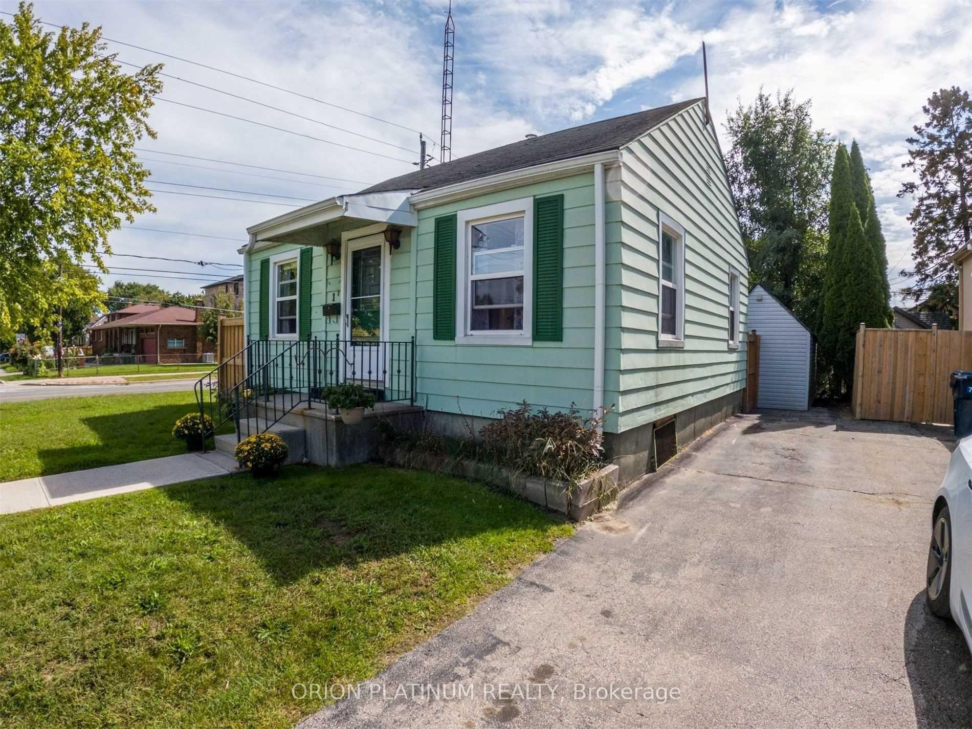 1 McCallum Court, Toronto W07, ON M8Y 1M6