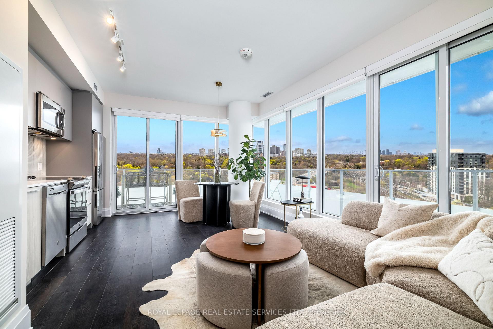 20 Brin Drive 1402, Toronto W08, ON M8X 0B2