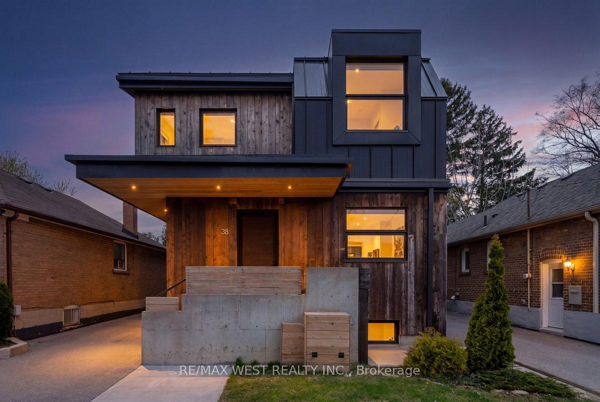 38 Smithfield Drive, Toronto W07, ON M8Y 3M2