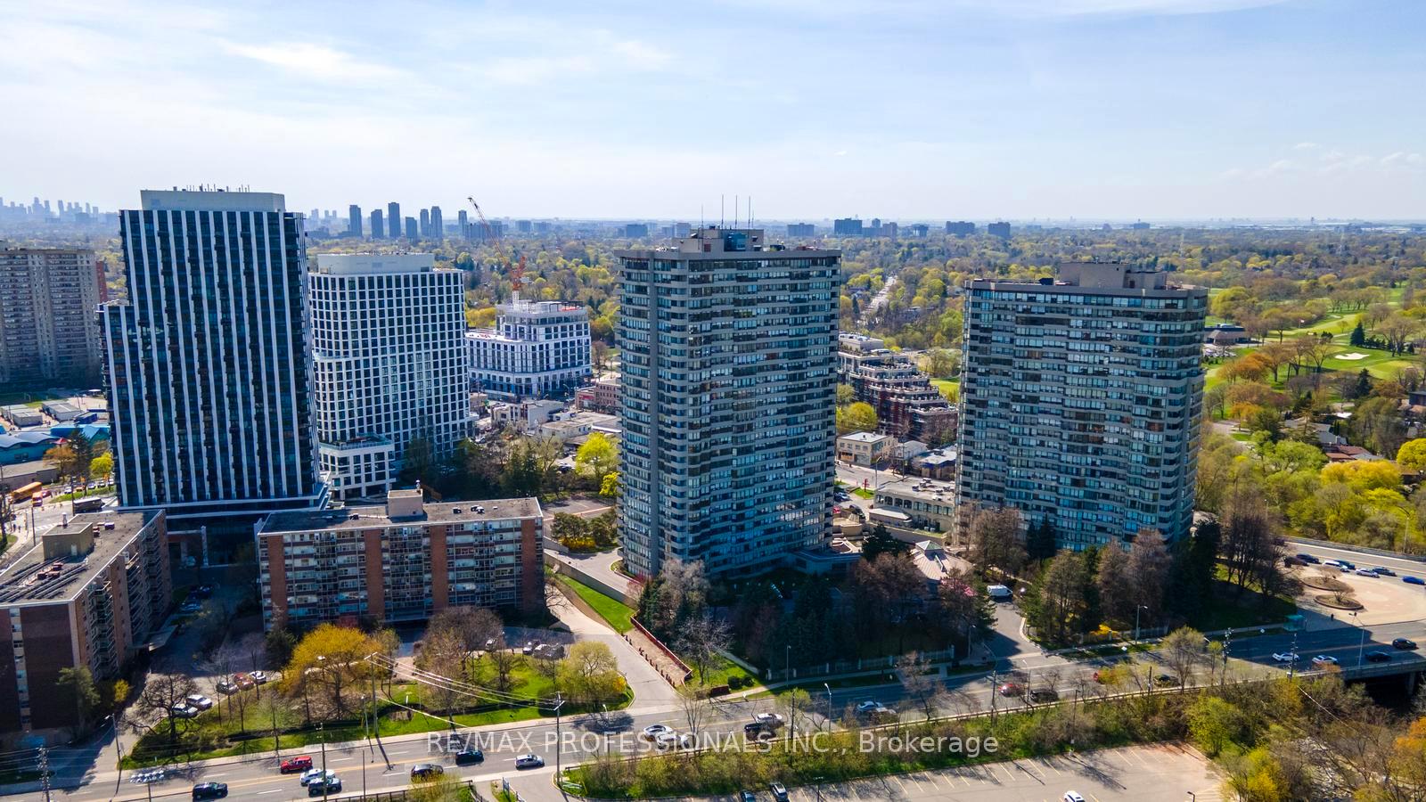 1300 Islington Avenue 2308, Toronto W08, ON M9A 5C4