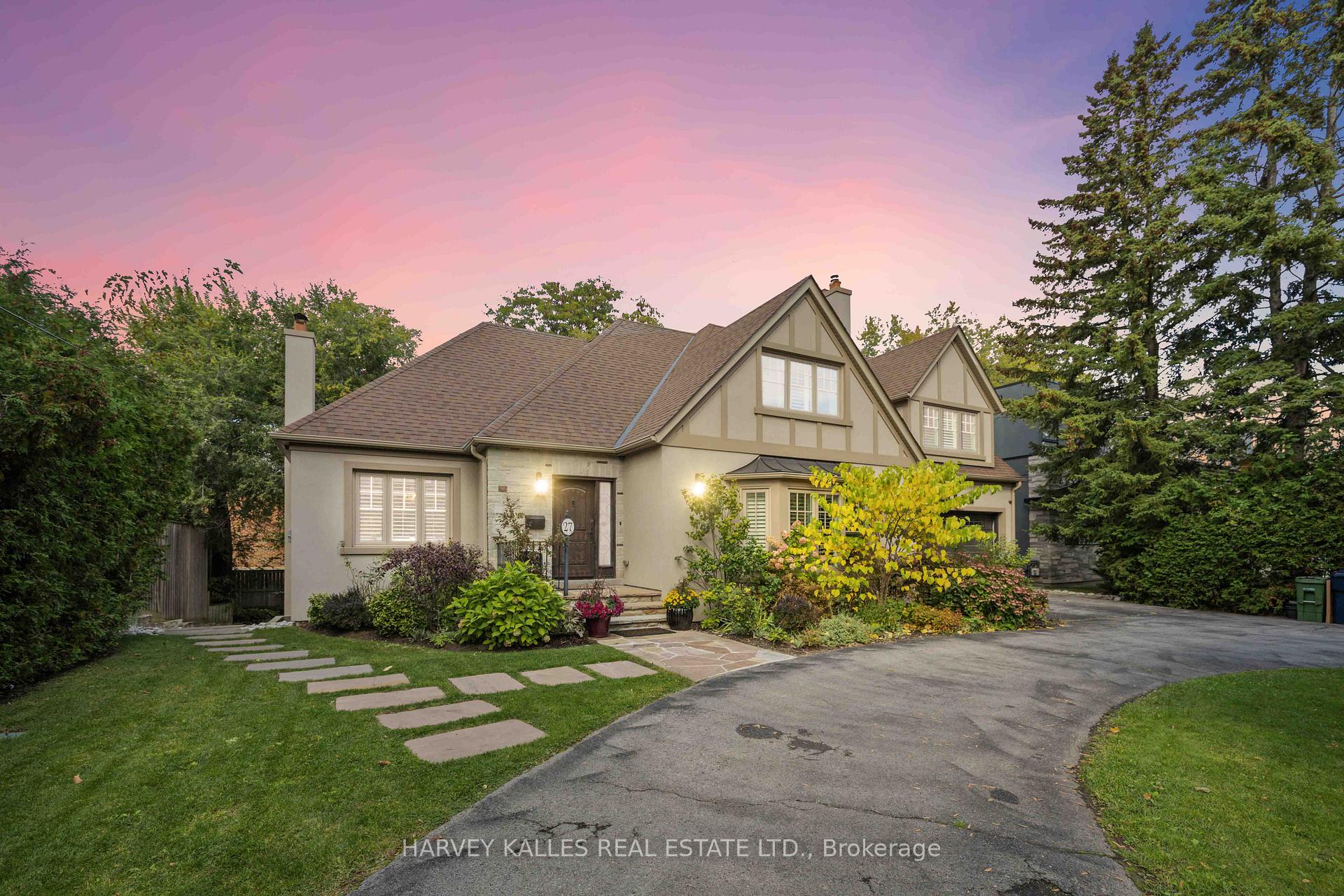 27 Ashley Park Road, Toronto W08, ON M9A 4C9