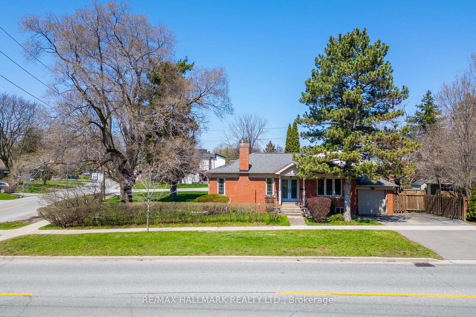 200 Berry Road, Toronto W07, ON M8Y 1W8