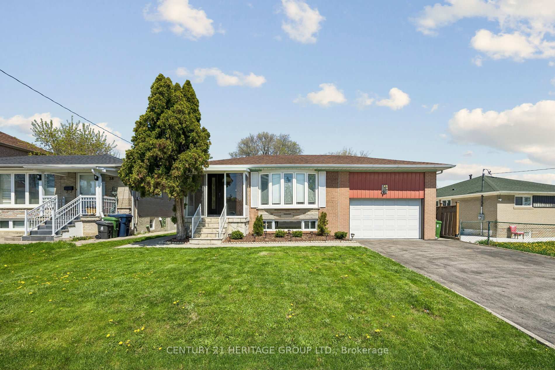 40 Amaron Avenue, Toronto W10, ON M9V 1Z1