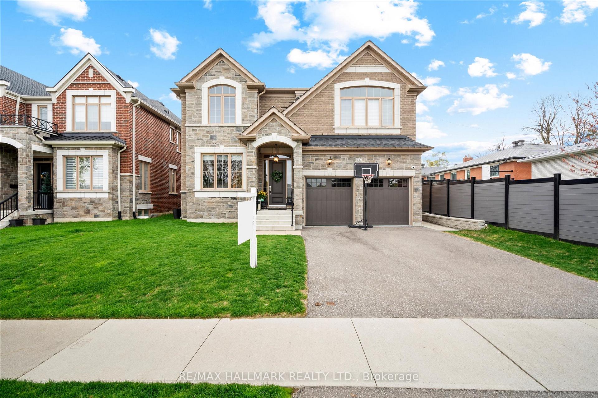 317 La Rose Avenue, Toronto W09, ON M9P 1B8