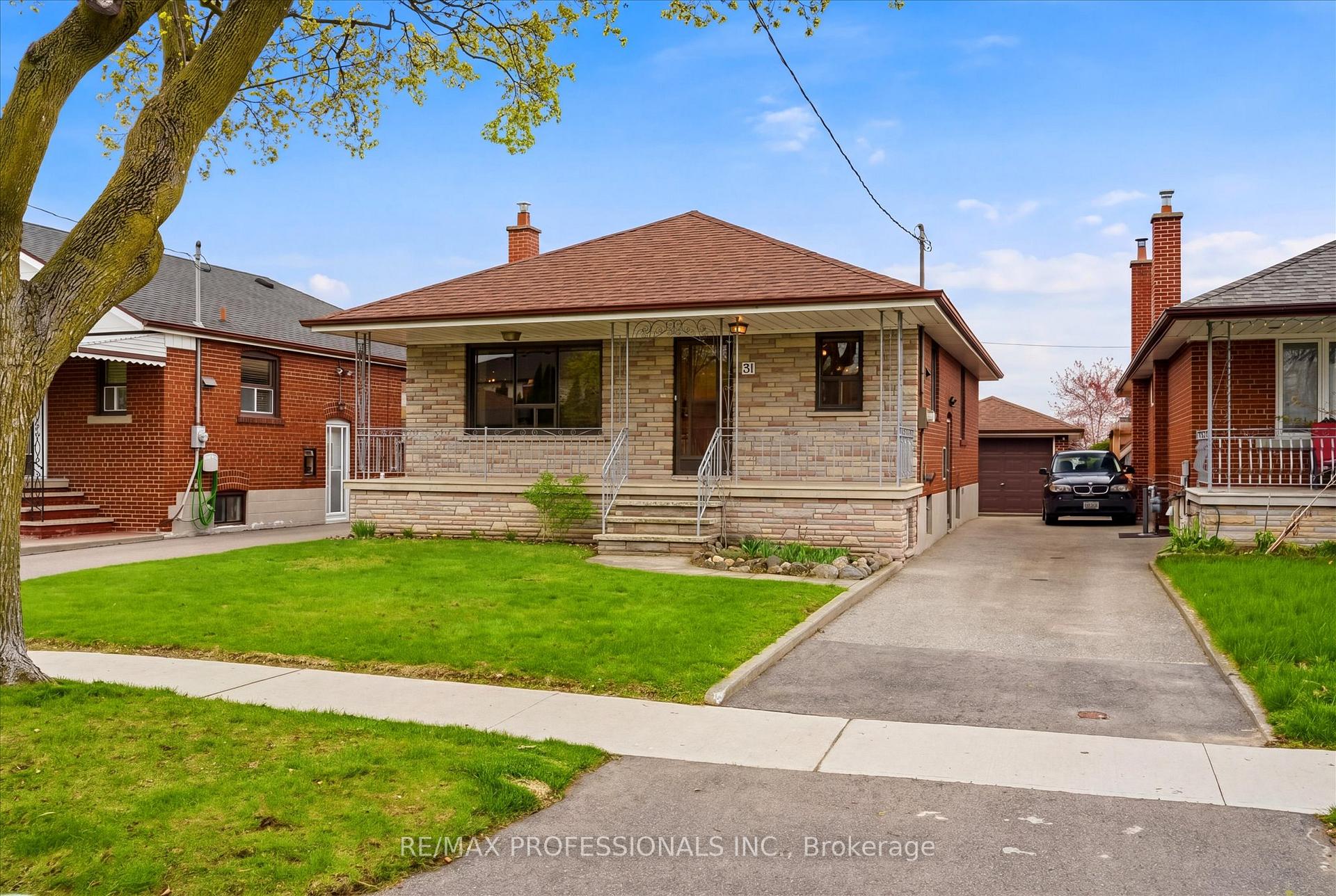 31 Stanmills Road, Toronto W08, ON M8Z 1Y1