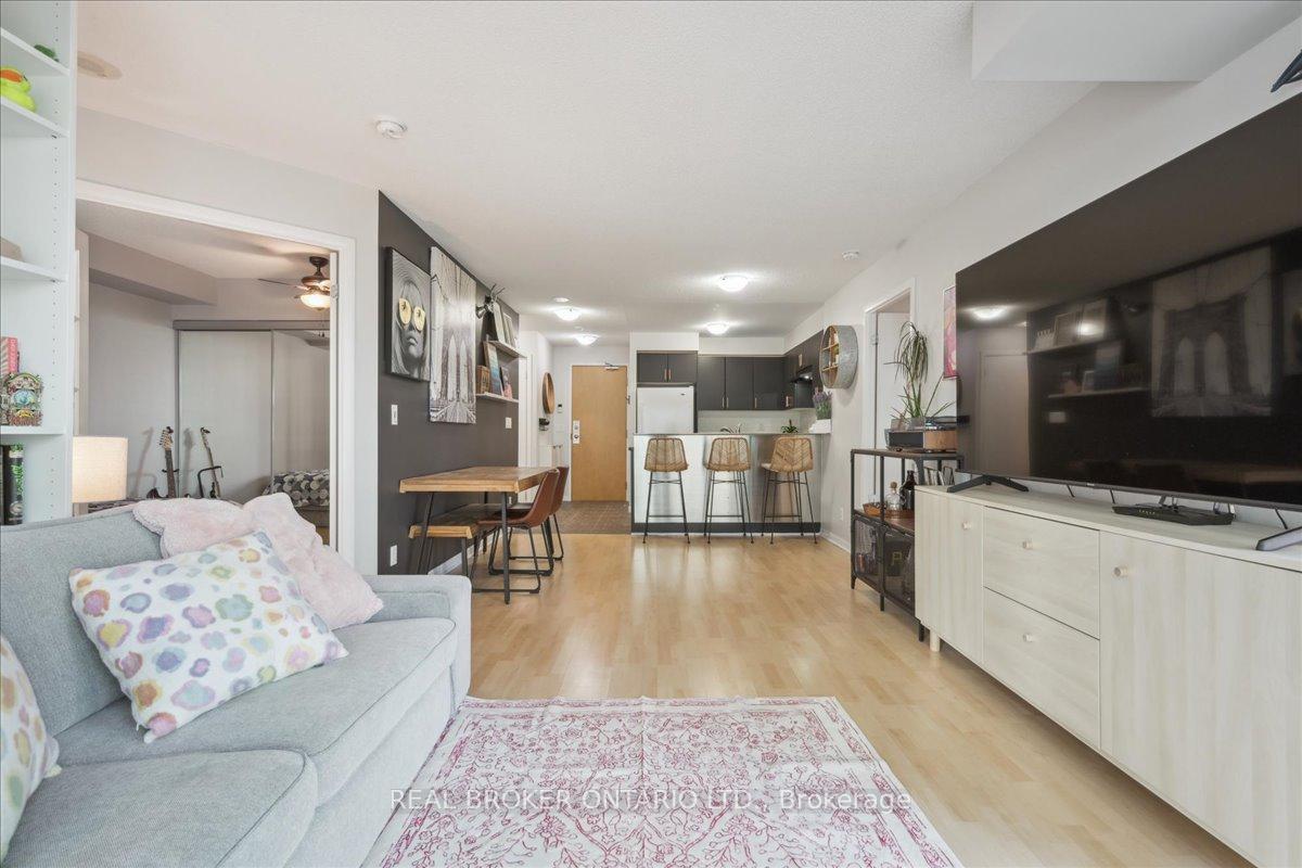 185 Legion Road N 608, Toronto W06, ON M8Y 0A1