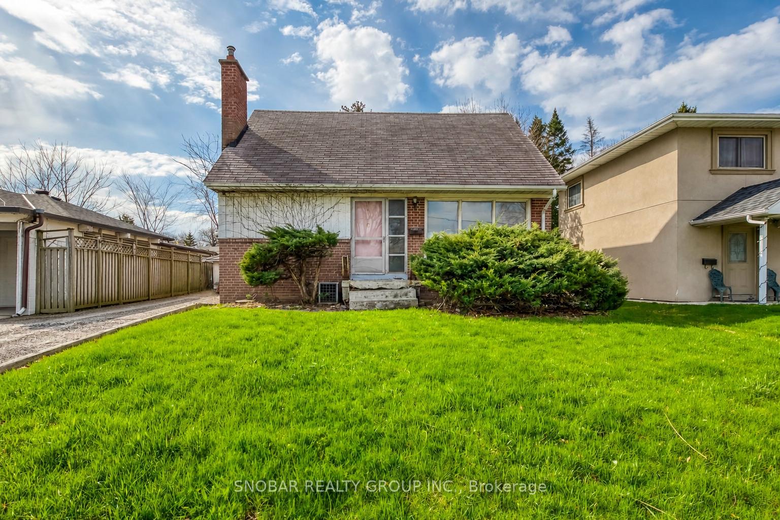 53 Lavington Drive, Toronto W09, ON M9R 2H3