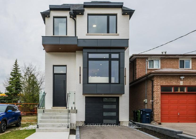 4 Lunness Road, Toronto W06, ON M8W 4M3