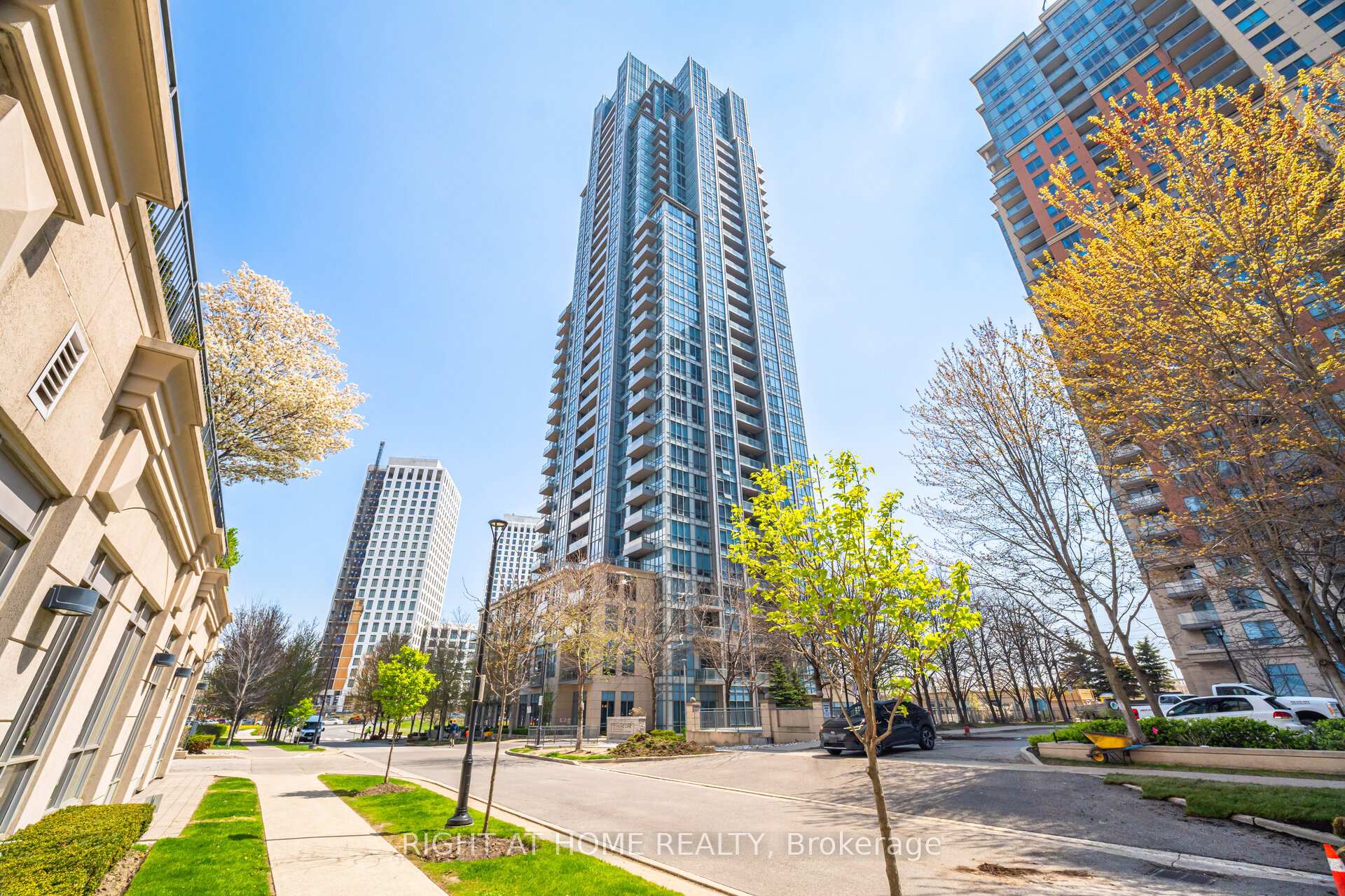 15 Viking Lane 307, Toronto W08, ON M9B 0A4
