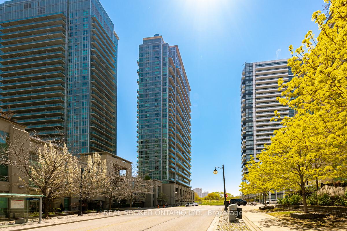 155 Legion Road N 1214, Toronto W06, ON M8Y 0A7