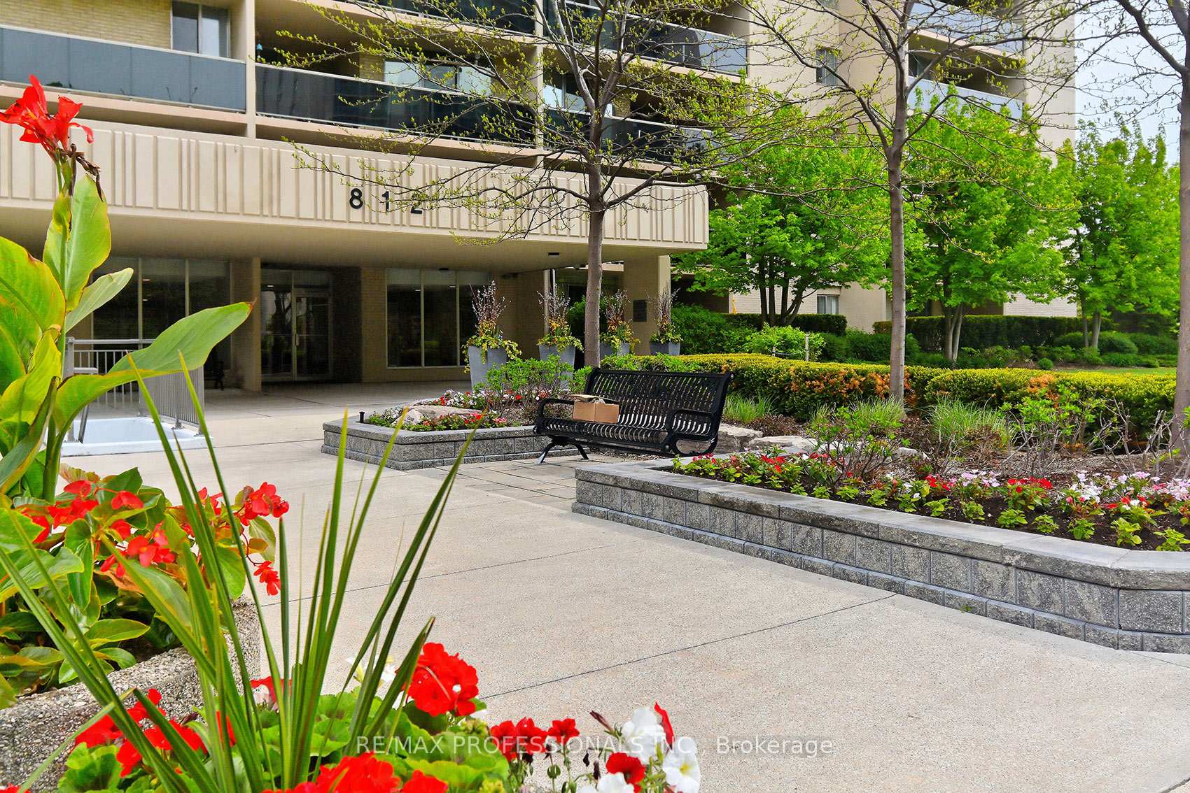 812 Burnhamthorpe Road 1504, Toronto W08, ON M9C 4W1
