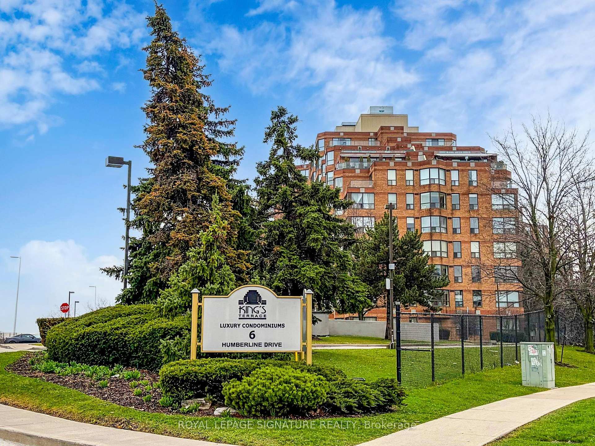 6 Humberline Drive 303, Toronto W10, ON M9W 6X8