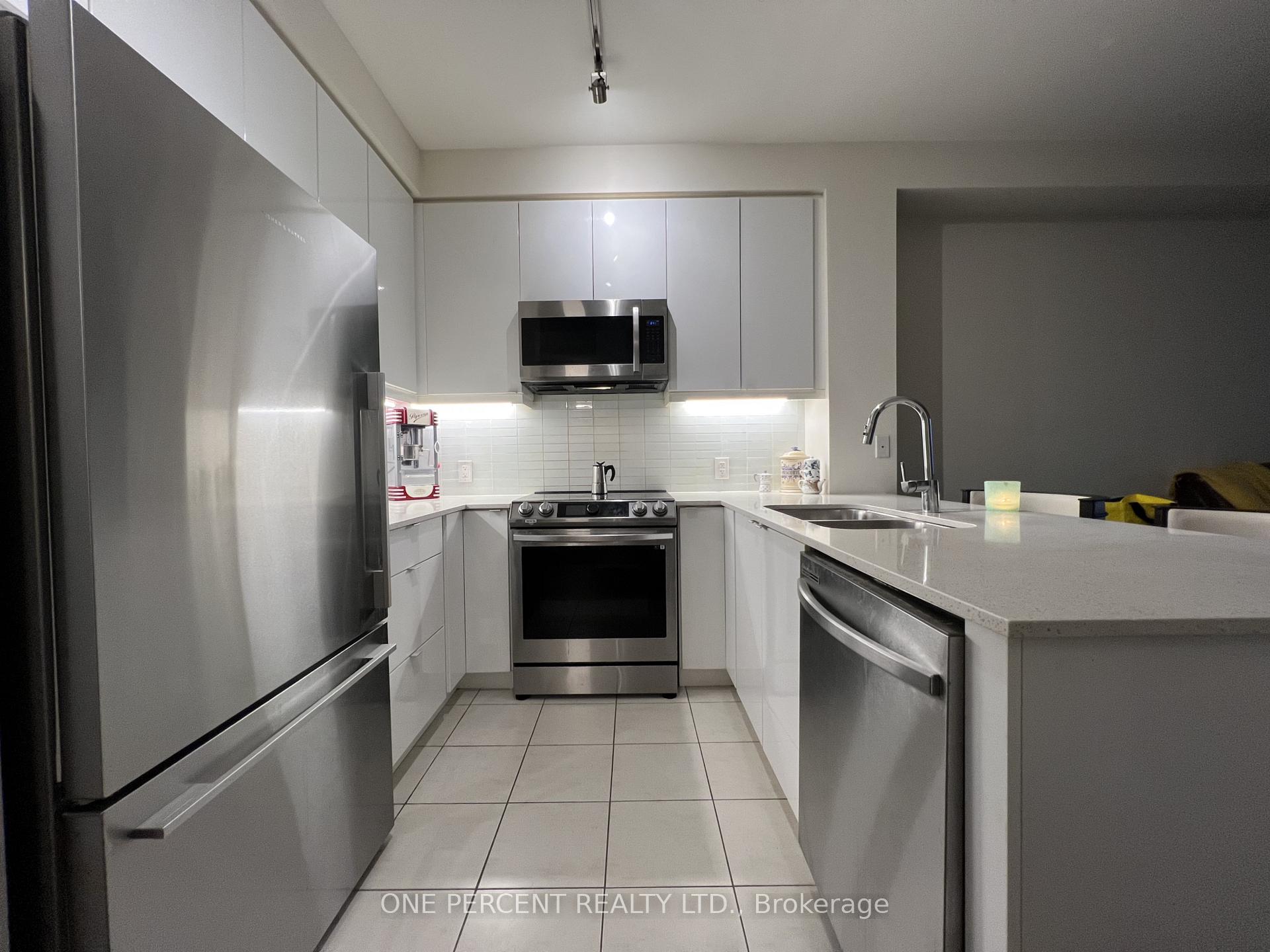 50 Thomas Riley Road 819, Toronto W08, ON M9B 0C1