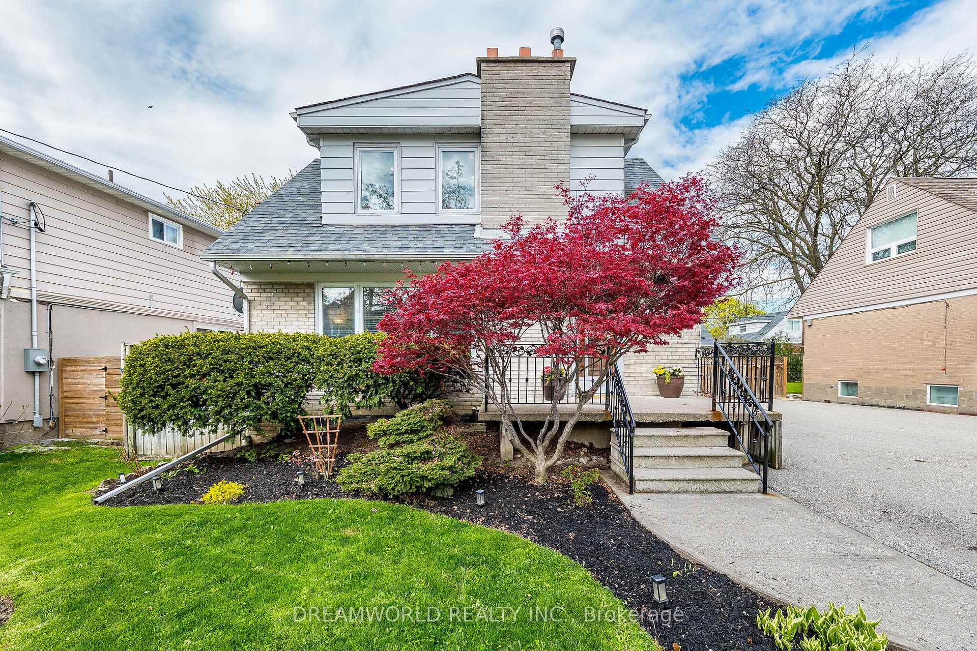 6 Esmond Crescent, Toronto W10, ON M9W 3P8