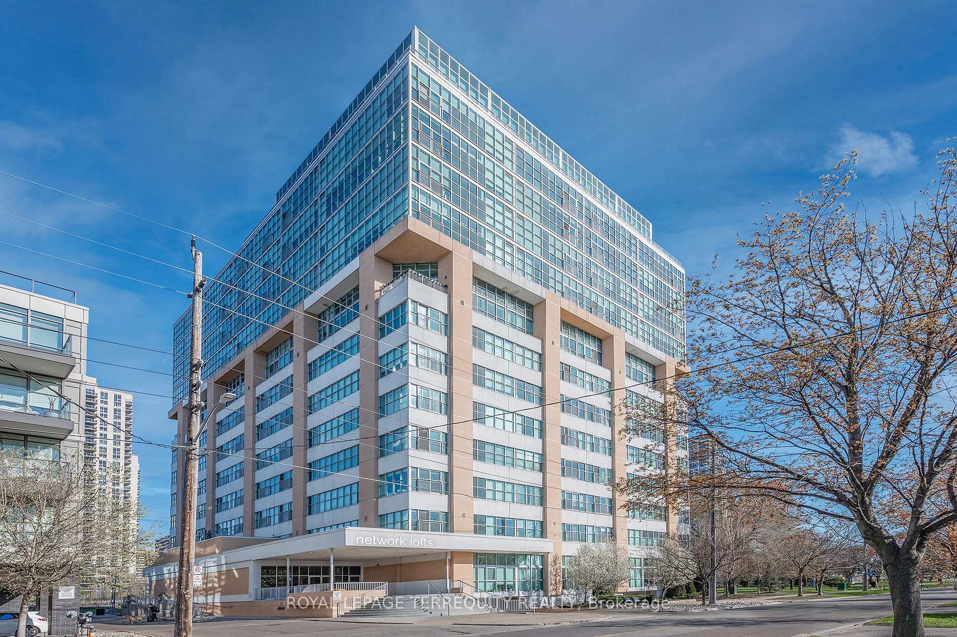 2 Fieldway Road 707, Toronto W08, ON M8Z 0B9