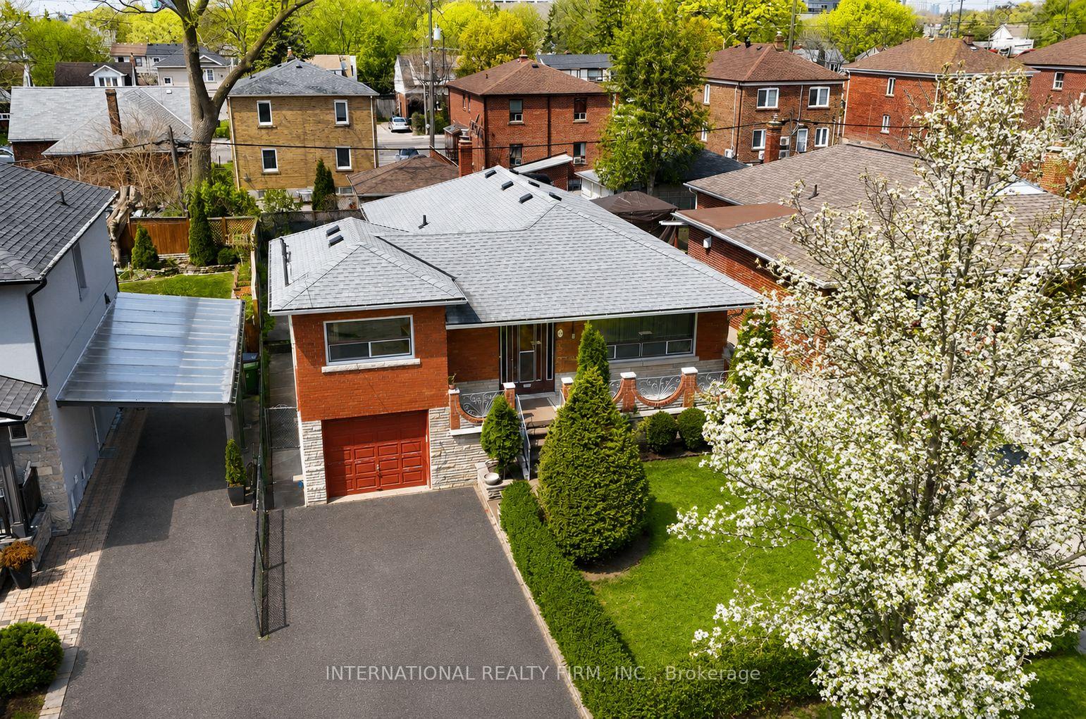24 Morgan Avenue, Toronto W07, ON M8Y 2Z8