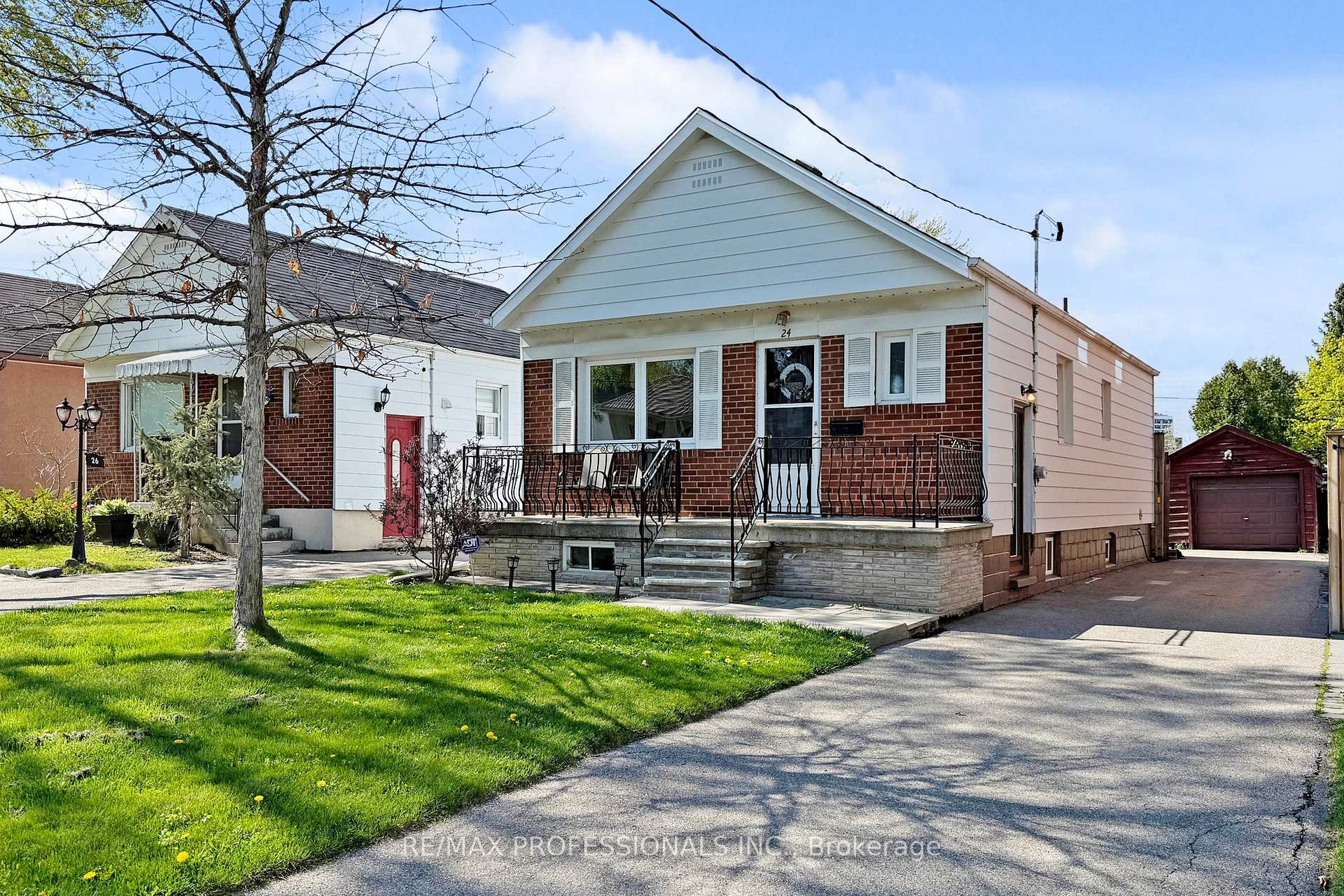 24 Braeburn Avenue, Toronto W09, ON M9P 2J3