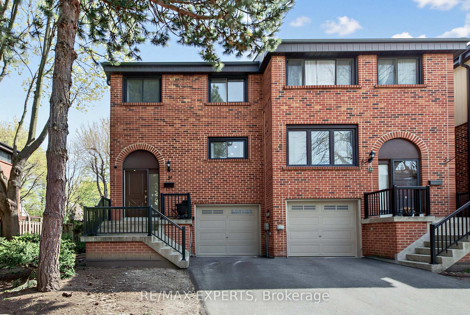 21 Maple Branch Path 61, Toronto W09, ON M9P 3T4