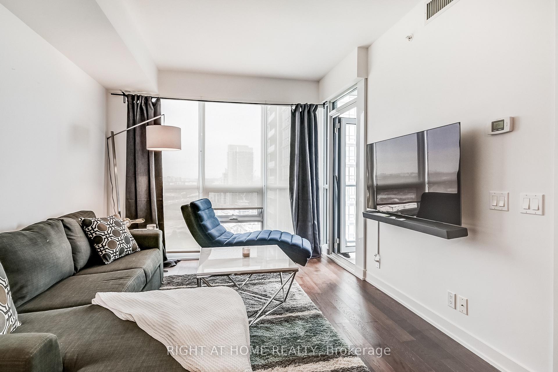 2212 Lake Shore Boulevard W 2710, Toronto W06, ON M8V 0C2