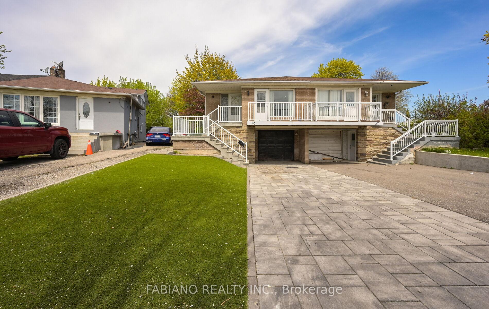 35 Murchison Crescent, Toronto W10, ON M9V 3P5