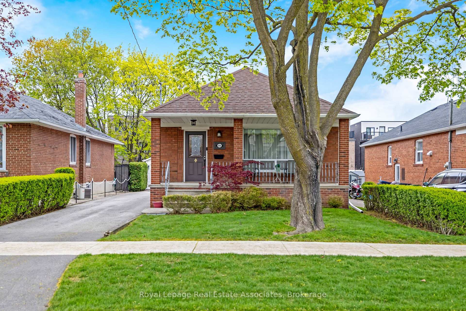 293 Thirtieth Street, Toronto W06, ON M8W 3E4
