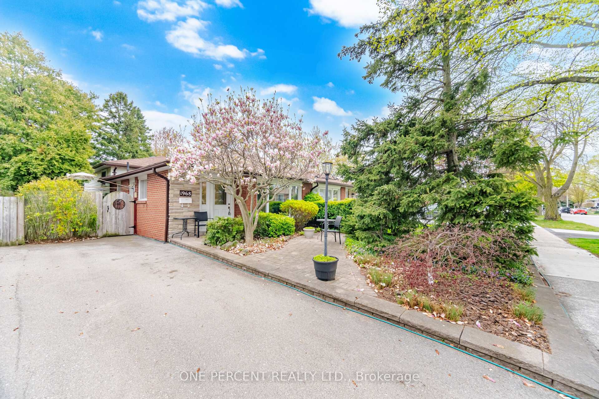 1968 Carrera Lane, Mississauga, ON L5J 1C5