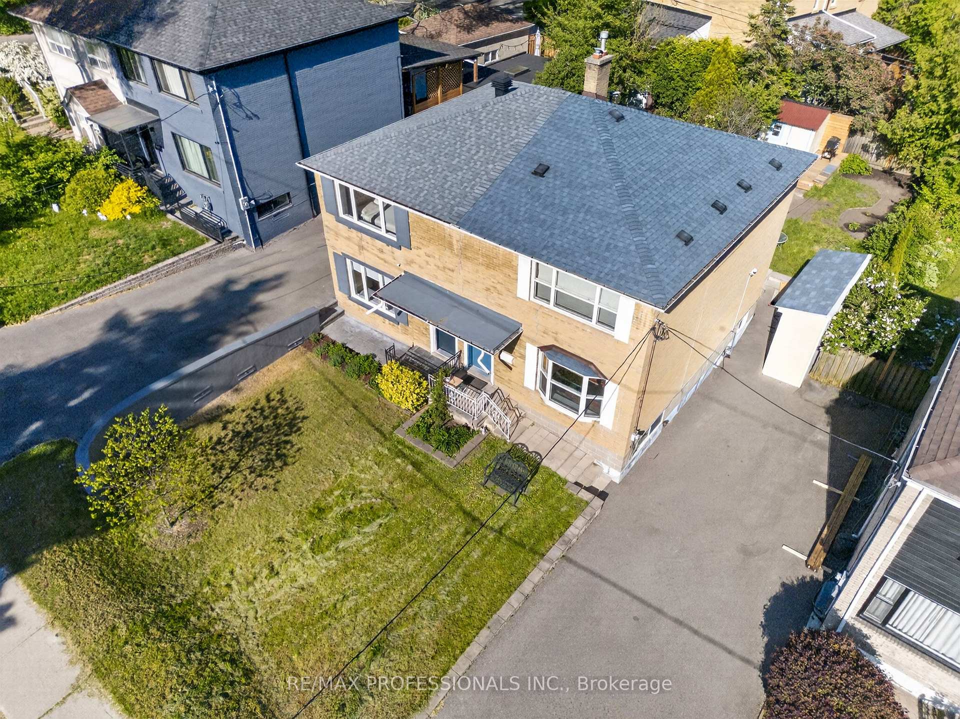 69 Skylark Road, Toronto W02, ON M6S 4M5