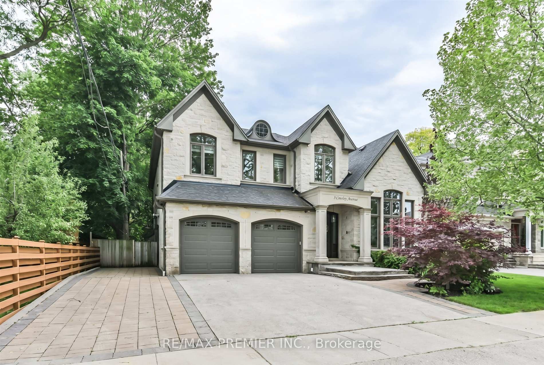 3 Cowley Avenue, Toronto W08, ON M9B 2C9