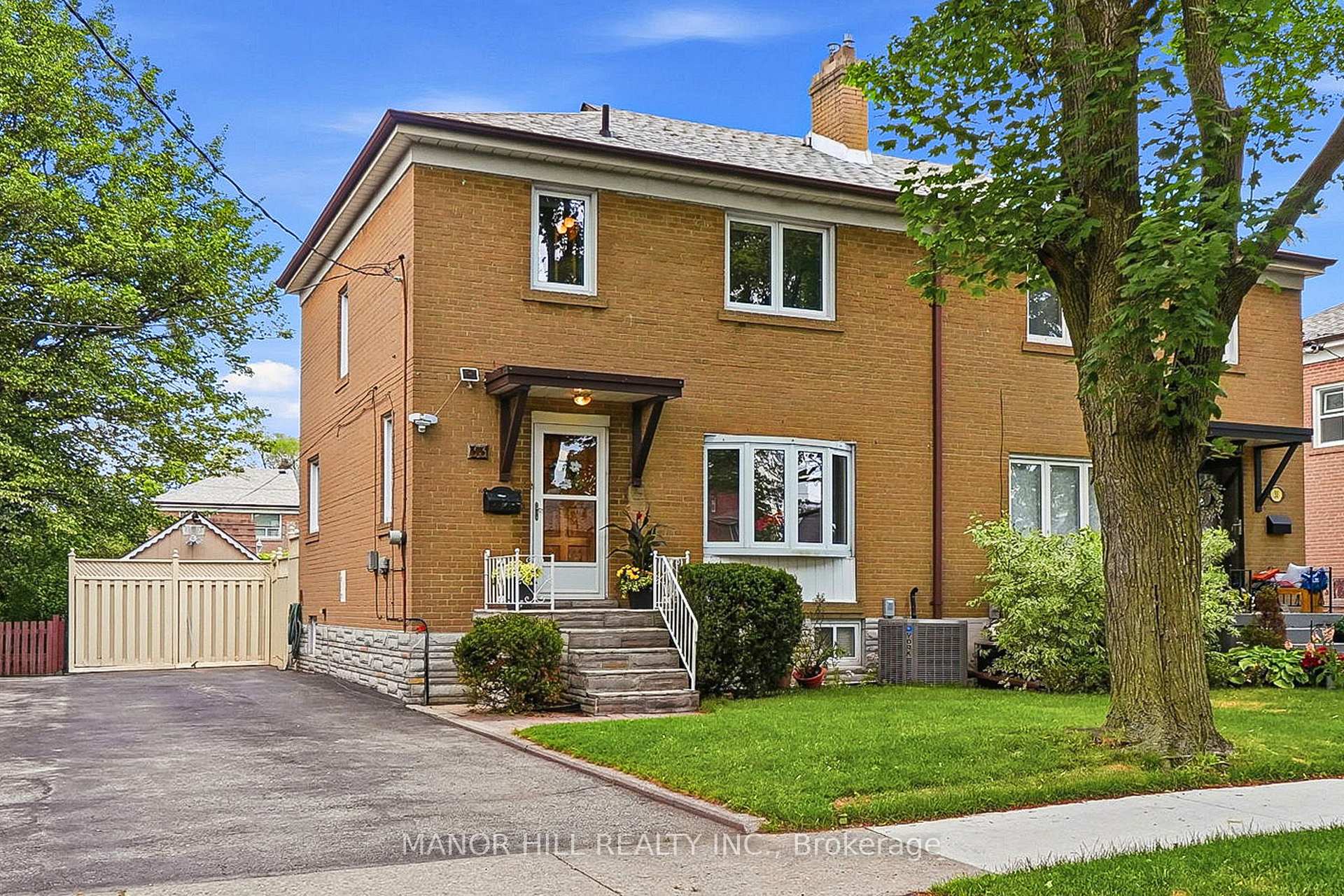 33 Robindale Avenue, Toronto W06, ON M8W 4A8