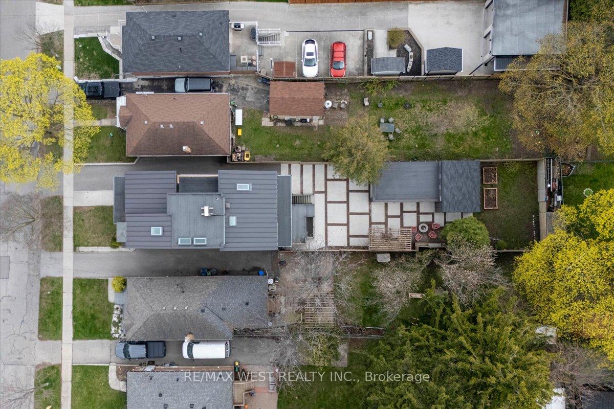 38 Smithfield Drive, Toronto W07, ON M8Y 3M2