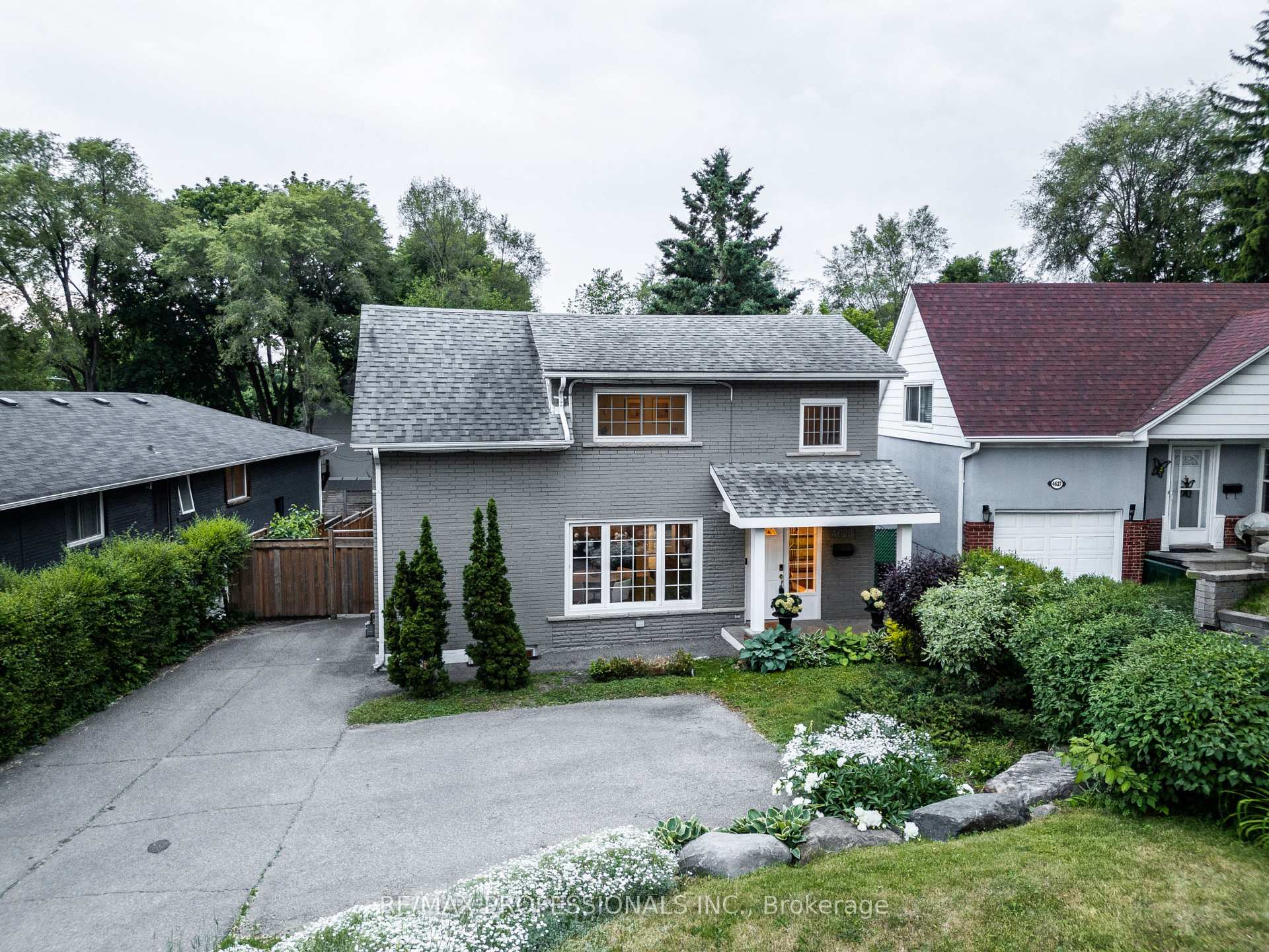 4625 Dundas Street W, Toronto W08, ON M9A 1A4