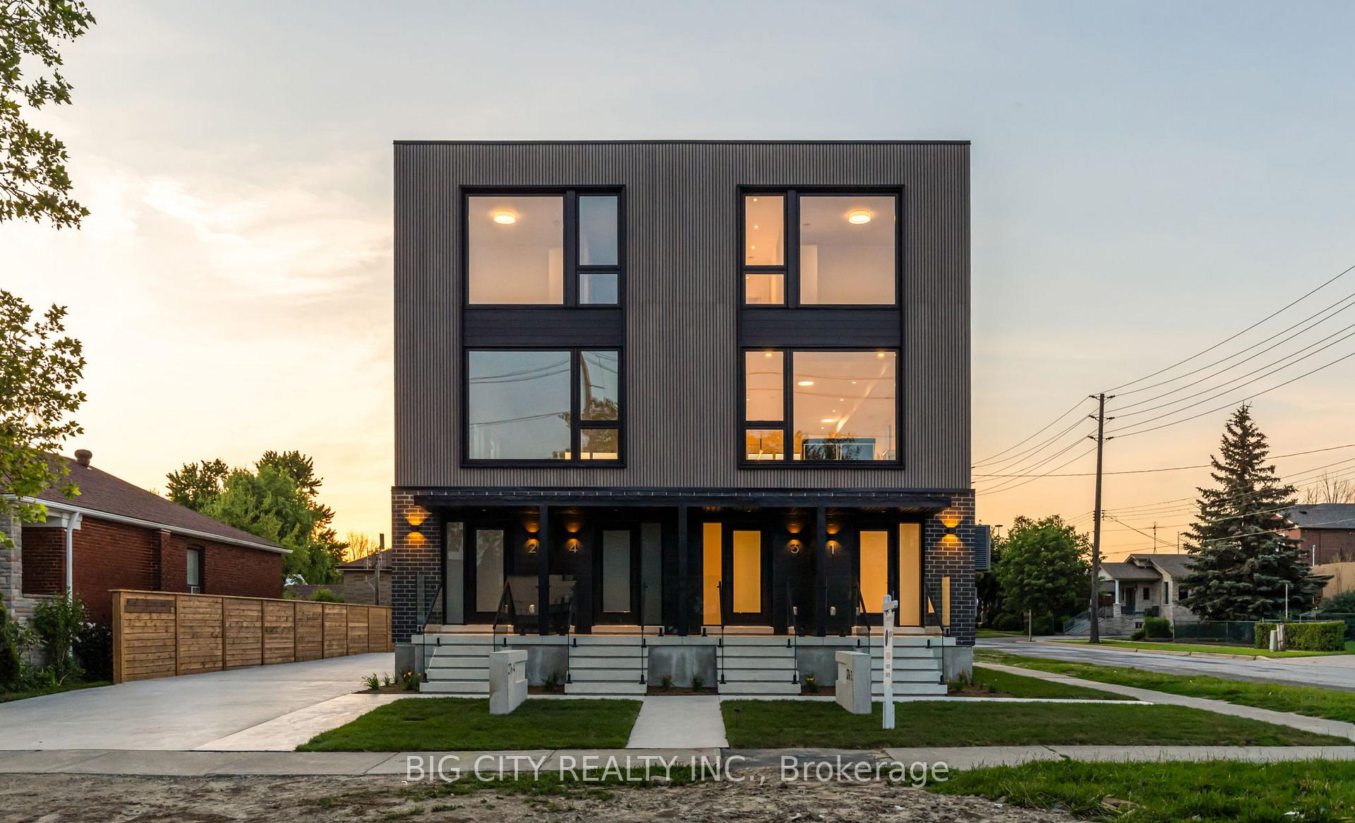 276 Lanor Avenue 3, Toronto, ON M8W 2P9