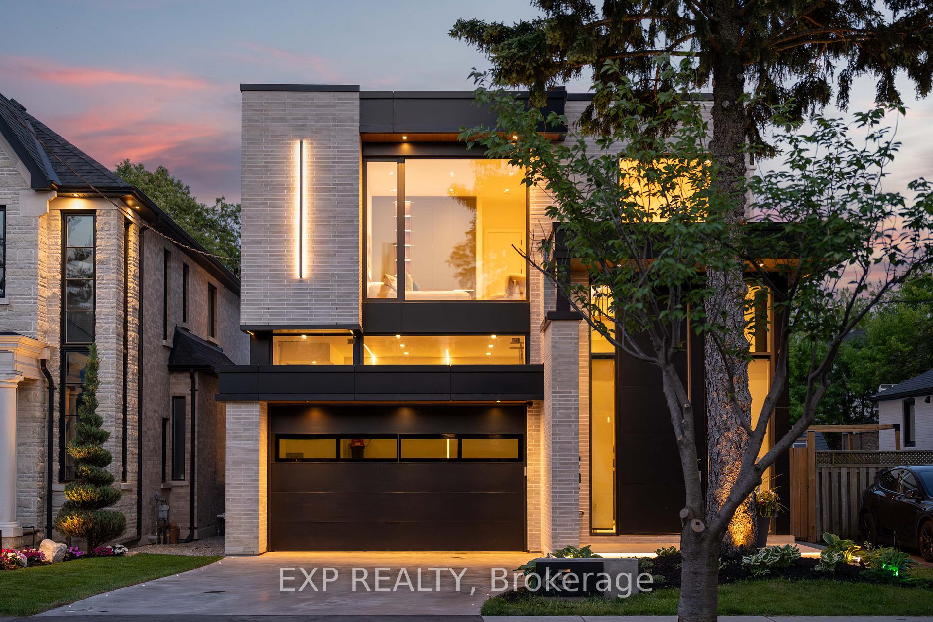 65 Edgecroft Road, Toronto, ON M8Z 2C1
